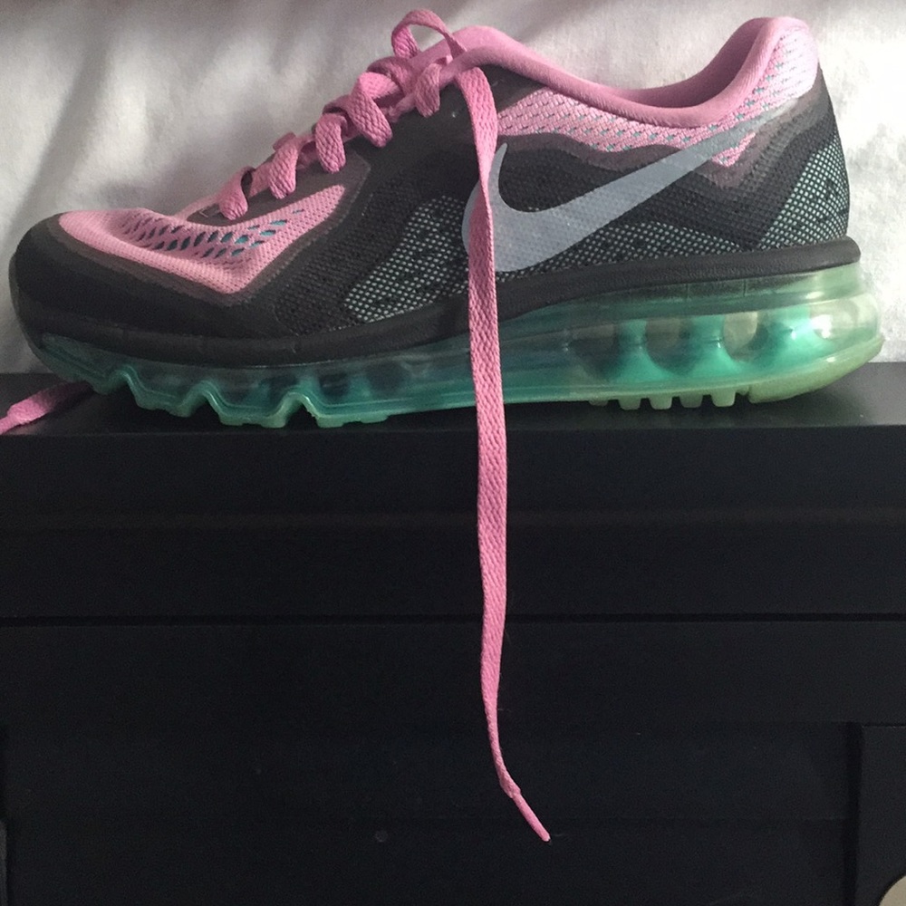 Sold- Nike air max